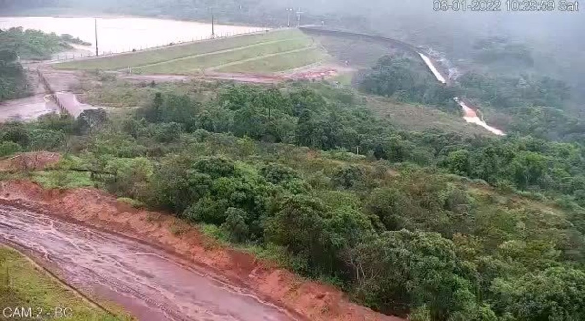 Imagens Mostram Momento Em Que O Dique De Mineradora Transborda Em Nova