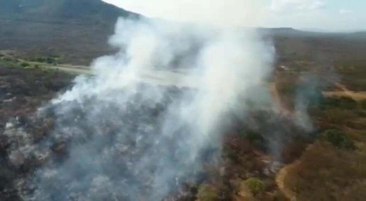 Incêndio florestal atinge área em Serra Negra do Norte há uma semana