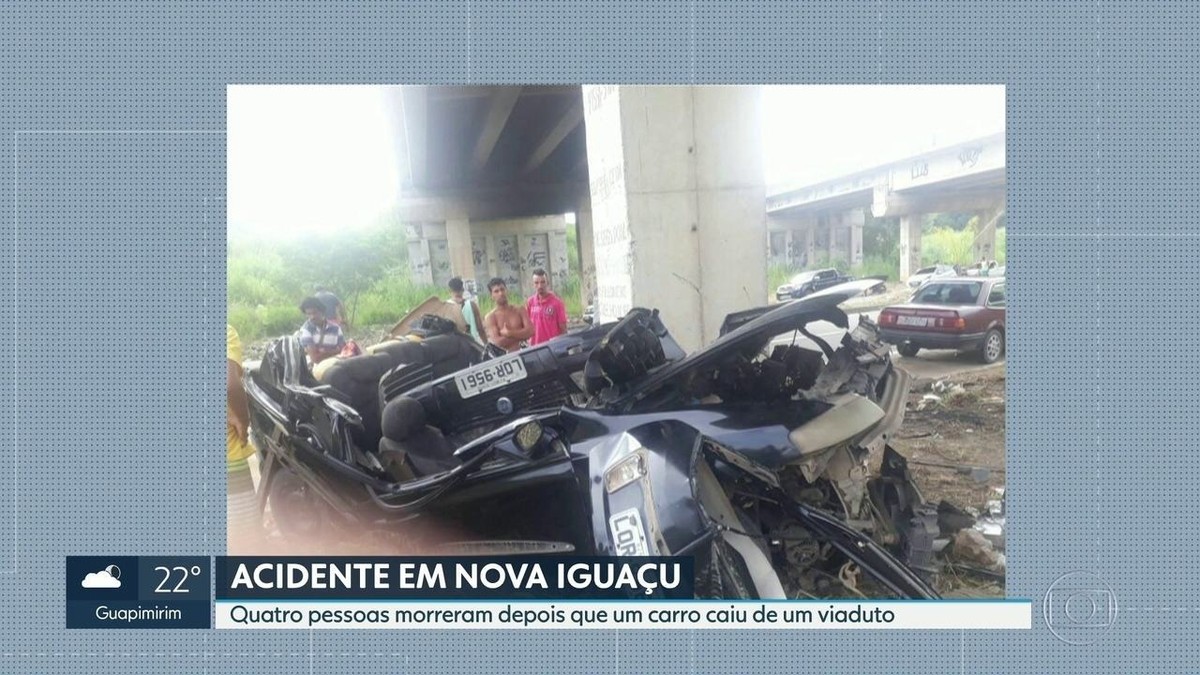 Carro cai de viaduto em Nova Iguaçu na Baixada Fluminense e 4 morrem