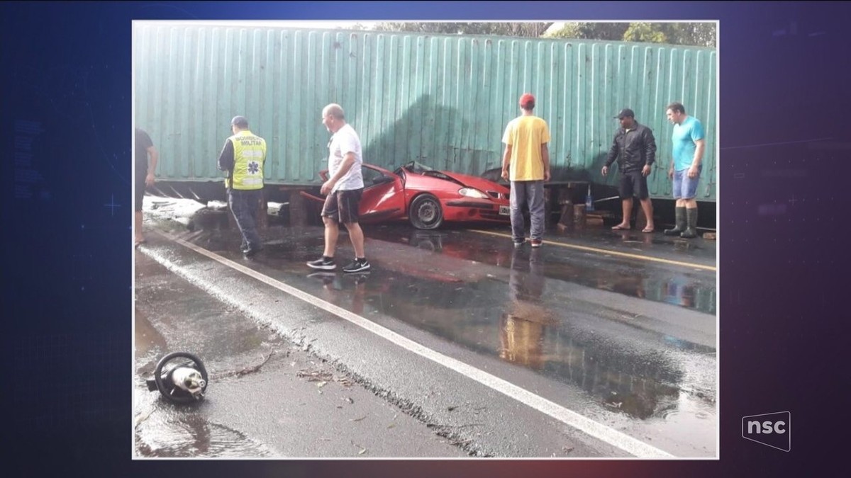 V Timas De Acidente Em Que Cont Iner Caiu Sobre Carro Em Pouso Redondo