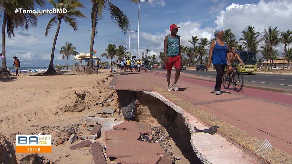 Moradores E Ambulantes Reclamam De Cratera Que Se Abriu Na Orla Do