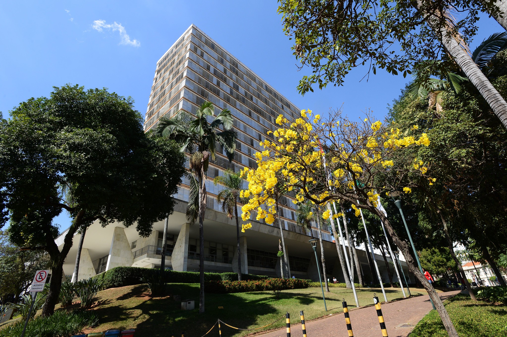 Campinas sanciona lei que reajusta salário dos servidores municipais em