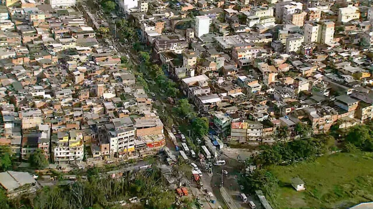 Ônibus queimados e moradores sitiados a rotina de medo nos bairros