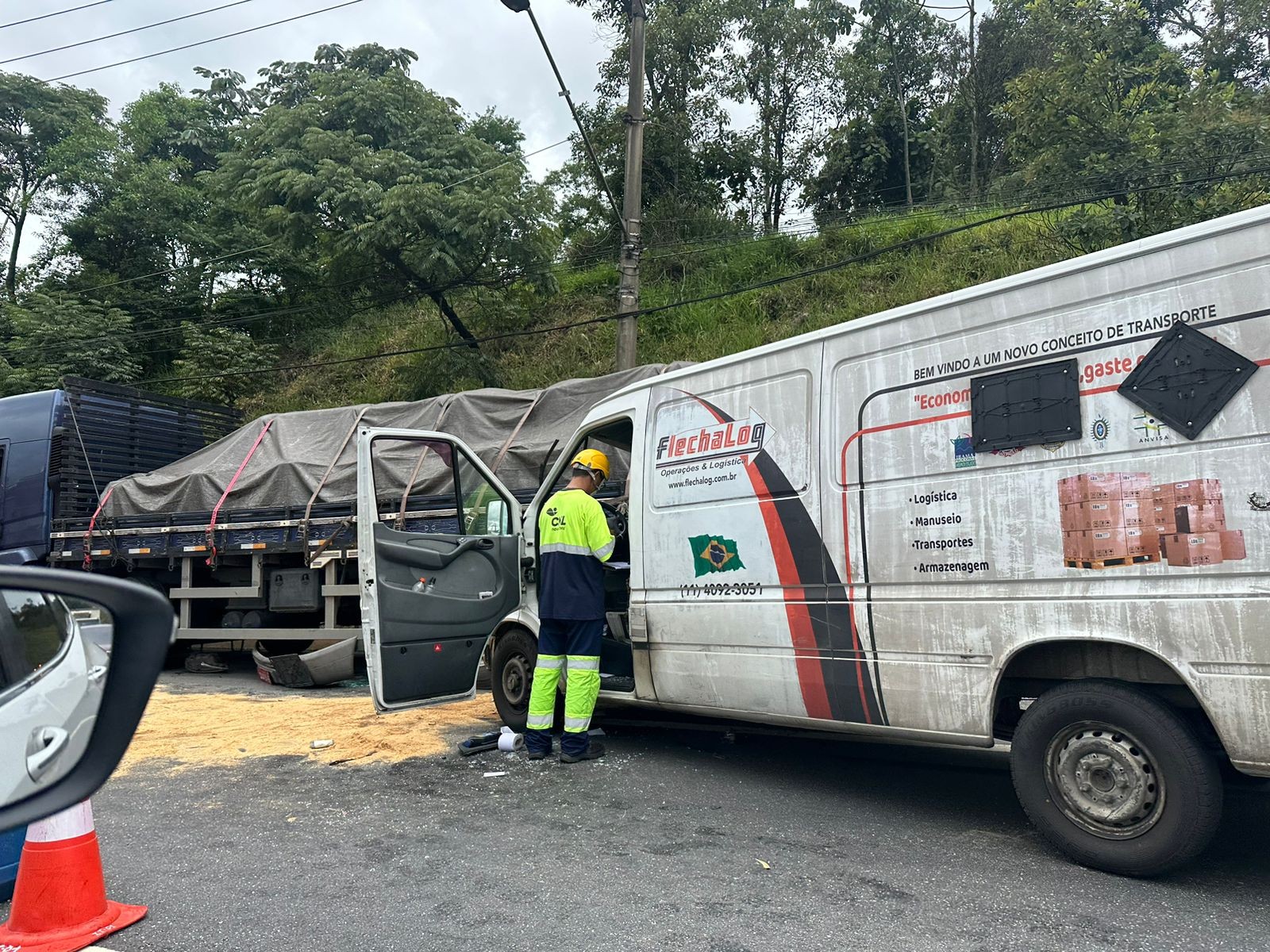 Homem Morre E Pessoa Fica Ferida Em Acidente Entre Caminh O E Van Na