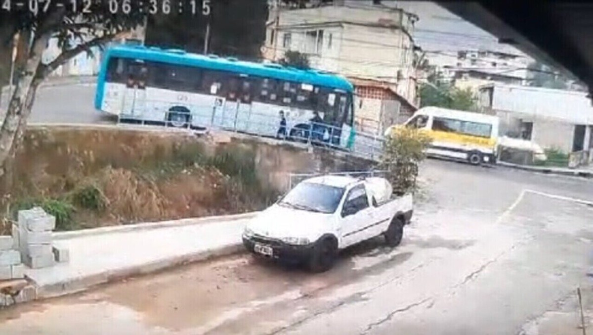 V Deo Pedestre Atropelada E Arrastada Por Nibus Em Juiz De Fora