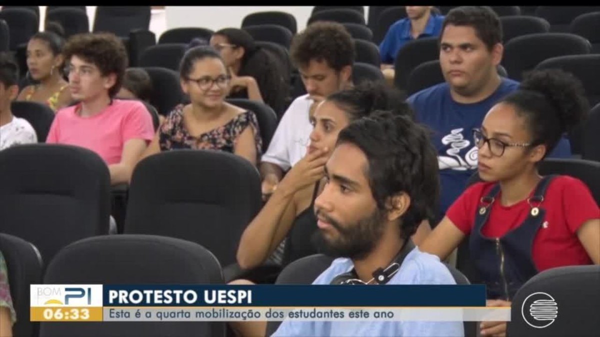 Estudantes Da Uespi De Picos Bloqueiam Br Em Protesto Contra Falta