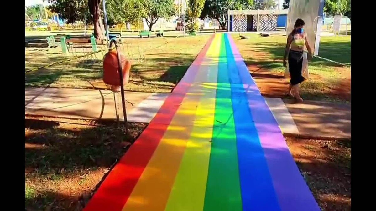 M S Do Orgulho Lgbt Parque Da Cidade Buraco Do Tatu E Monumentos De