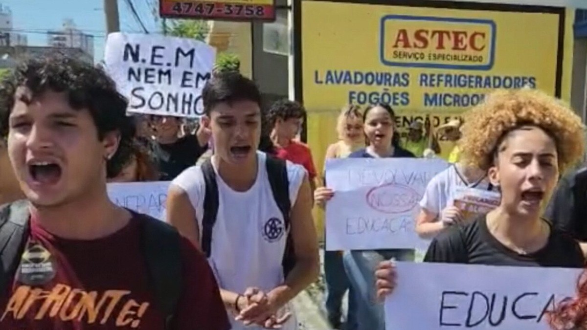 Estudantes E Professores Do Alto Tiet Protestam Contra A Reforma Do