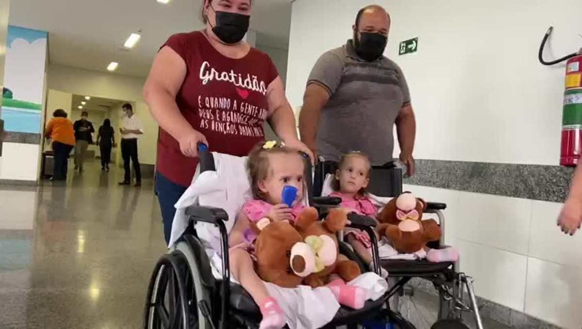 Siamesas Separadas Em Hospital De Goi Nia Helo E Valentina Recebem