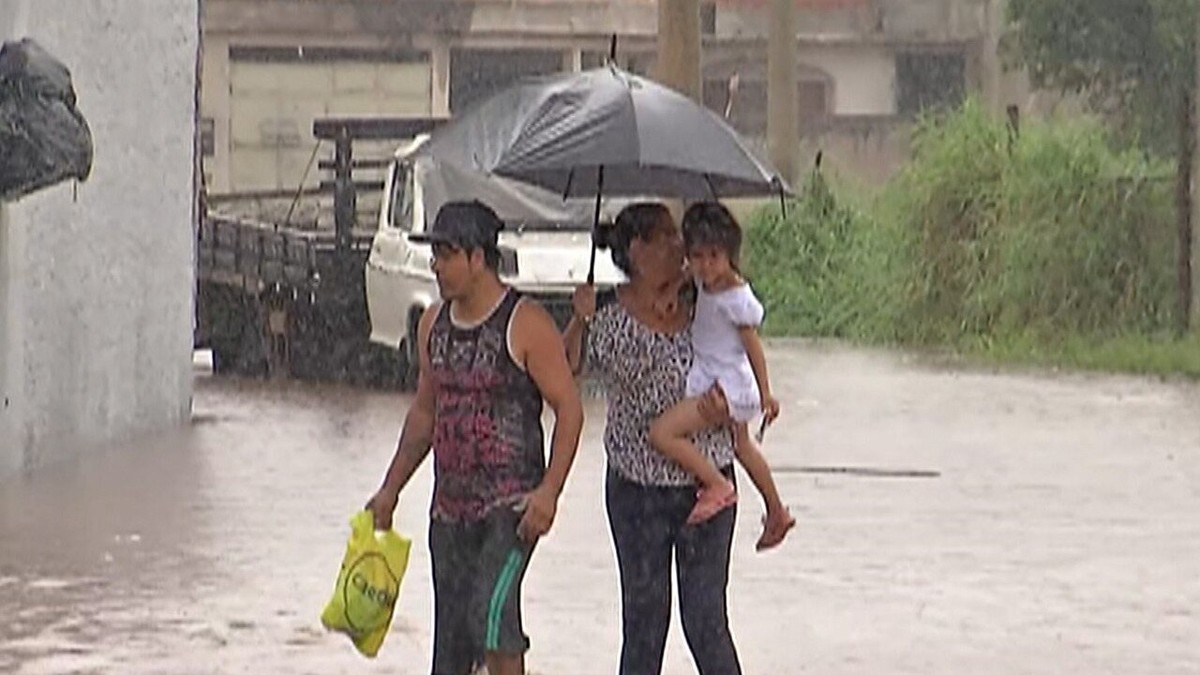 Chuva Provoca Deslizamentos De Terras Em Itaquaquecetuba E Ficam