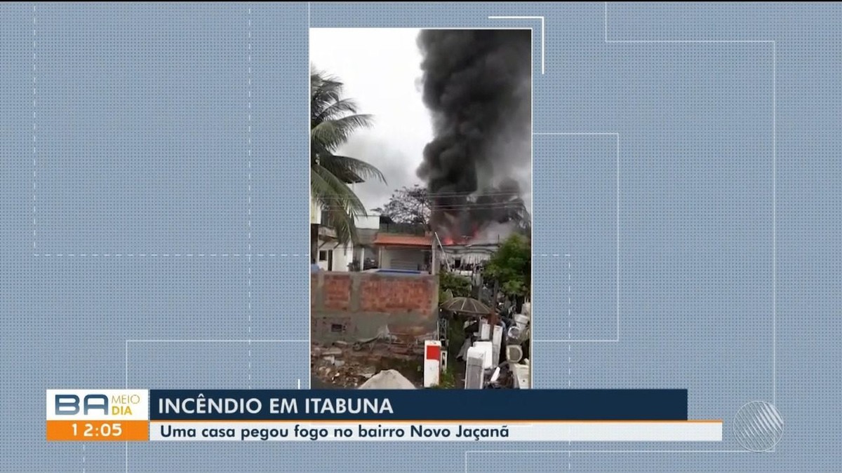 Casa fica totalmente destruída após ser atingida por incêndio em