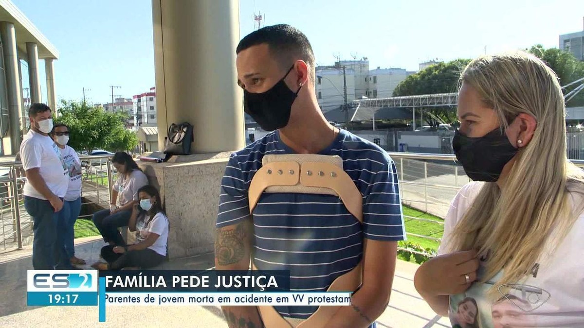 Fam Lia De Jovem Morta Em Acidente No Es Protesta Durante Primeira