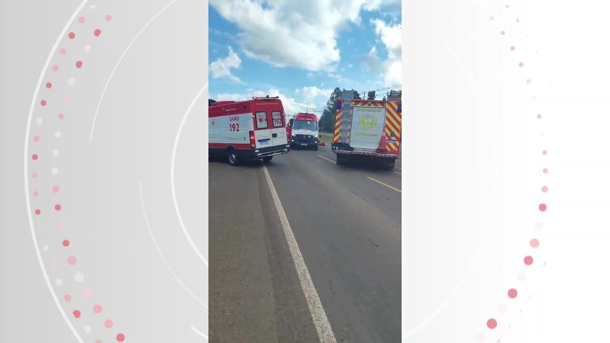 Dois motoristas morrem após baterem carros de frente em estrada de