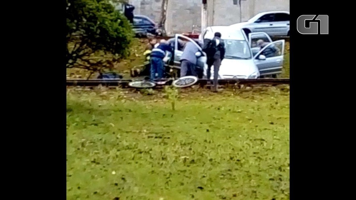 Mulher Fica Ferida Ap S Carro Cair Na Linha F Rrea Em Campos Do Jord O