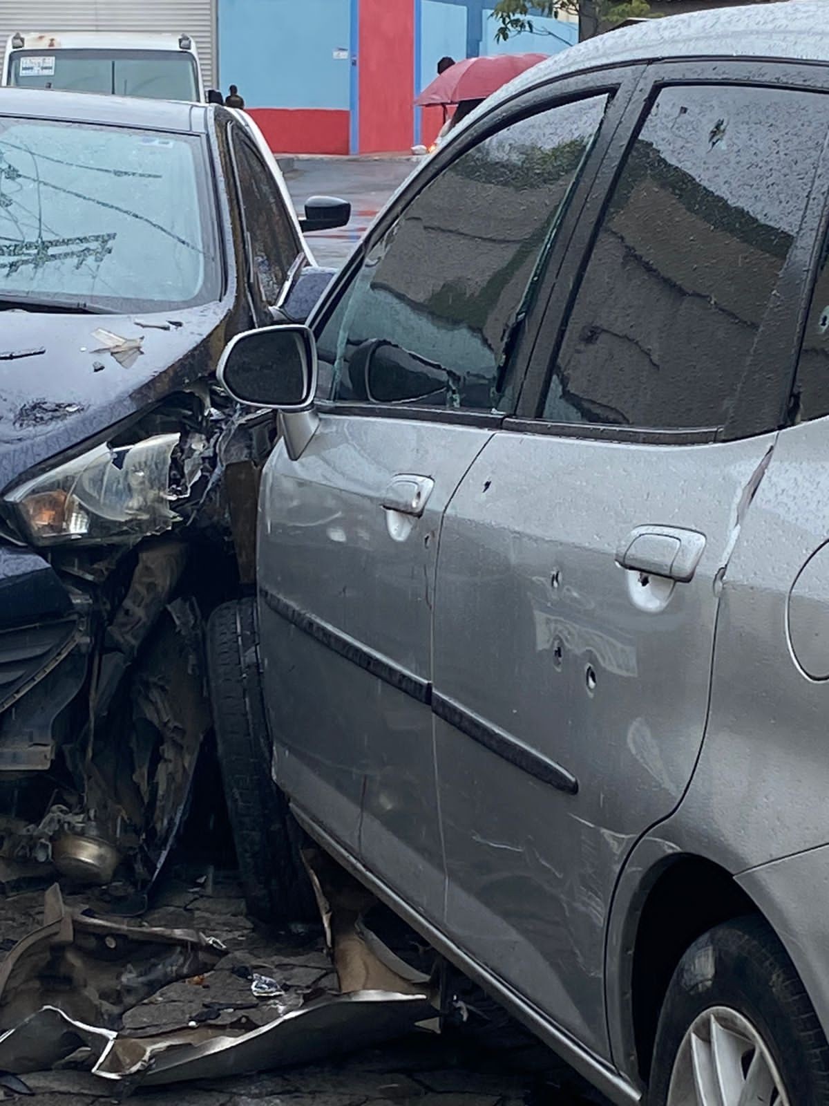 Troca De Tiros Termina Acidente E Pelo Menos 2 Feridos Em Vila