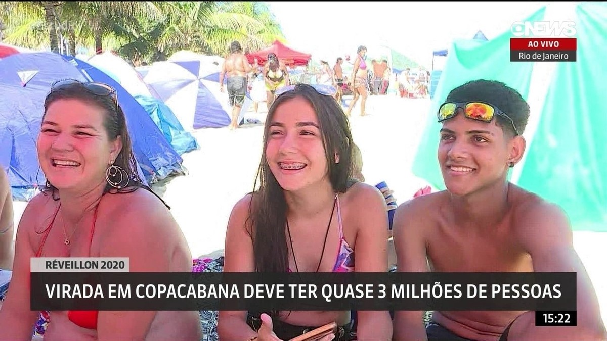 Quiosques montam cercadinhos na Praia de Copacabana após liberação da