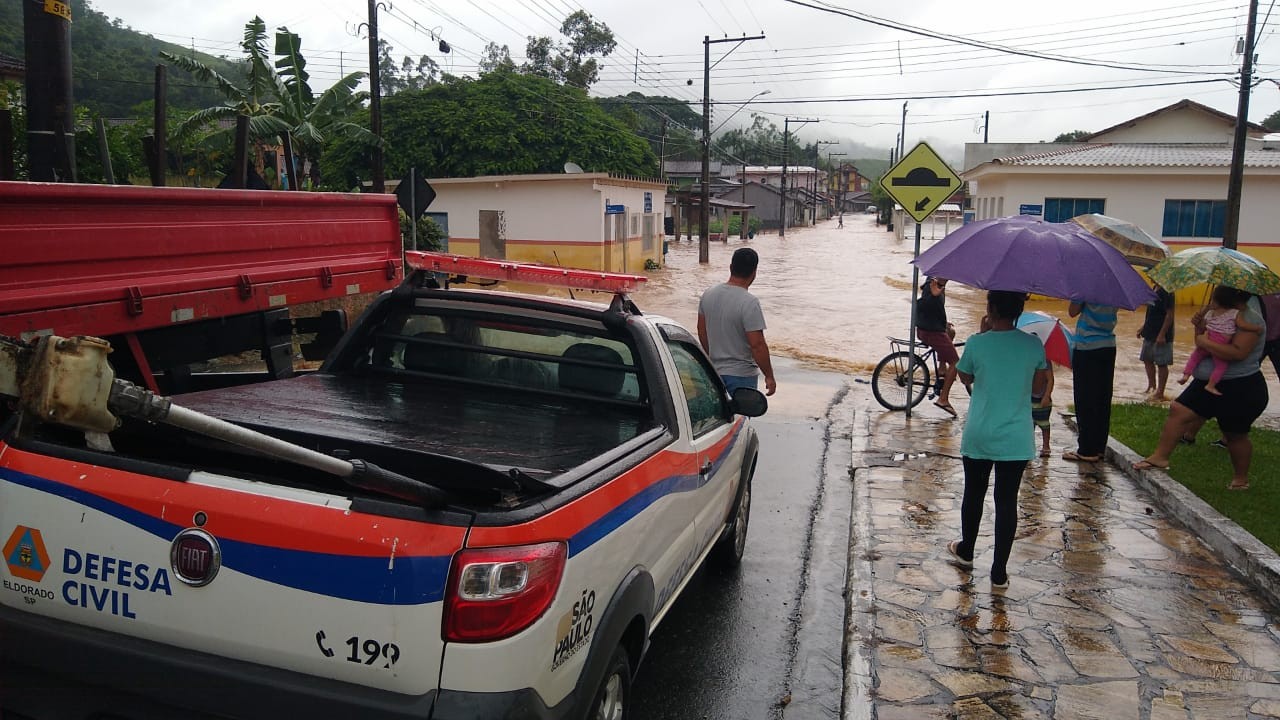 Chuva Forte Eleva N Vel De Rios E Provoca Pontos De Alagamento No