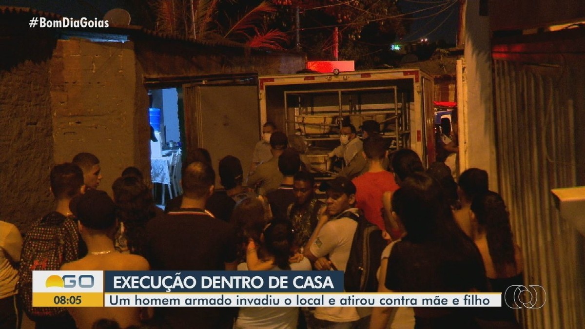 Homem invade casa mata jovem a tiros e deixa mãe da vítima ferida em