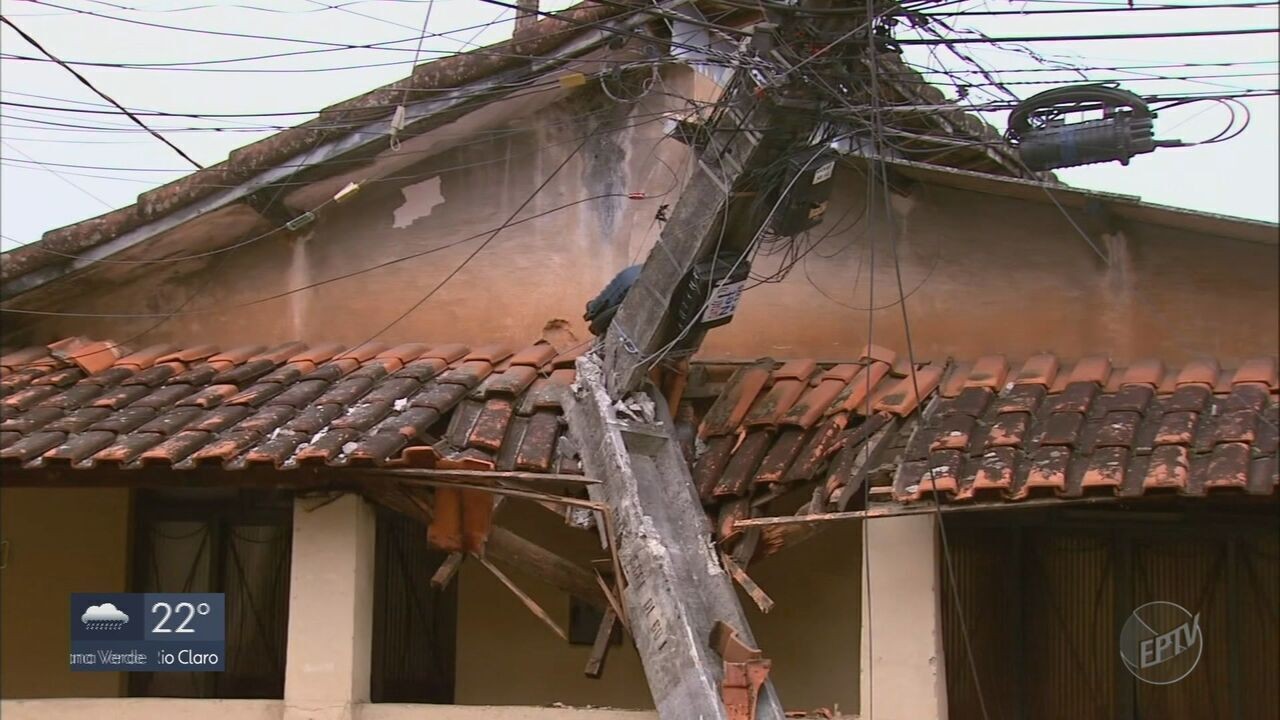 Moradores Ficam Sem Energia El Trica Ap S Caminh O Bater E Poste Ser