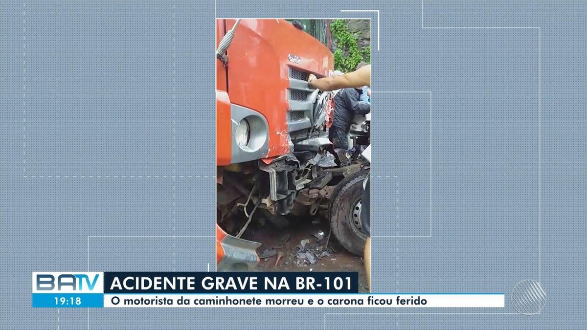 Acidente entre caminhonete e caminhão mata homem e deixa outra pessoa