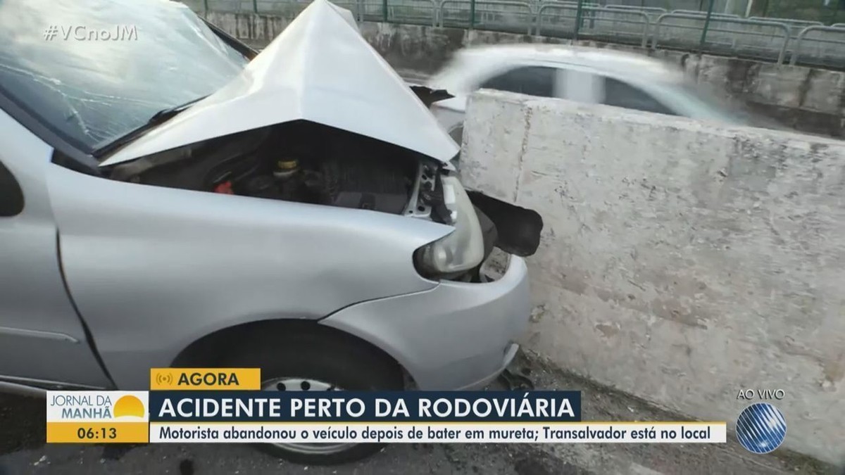 Motorista abandona veículo após bater em mureta na Av ACM em Salvador