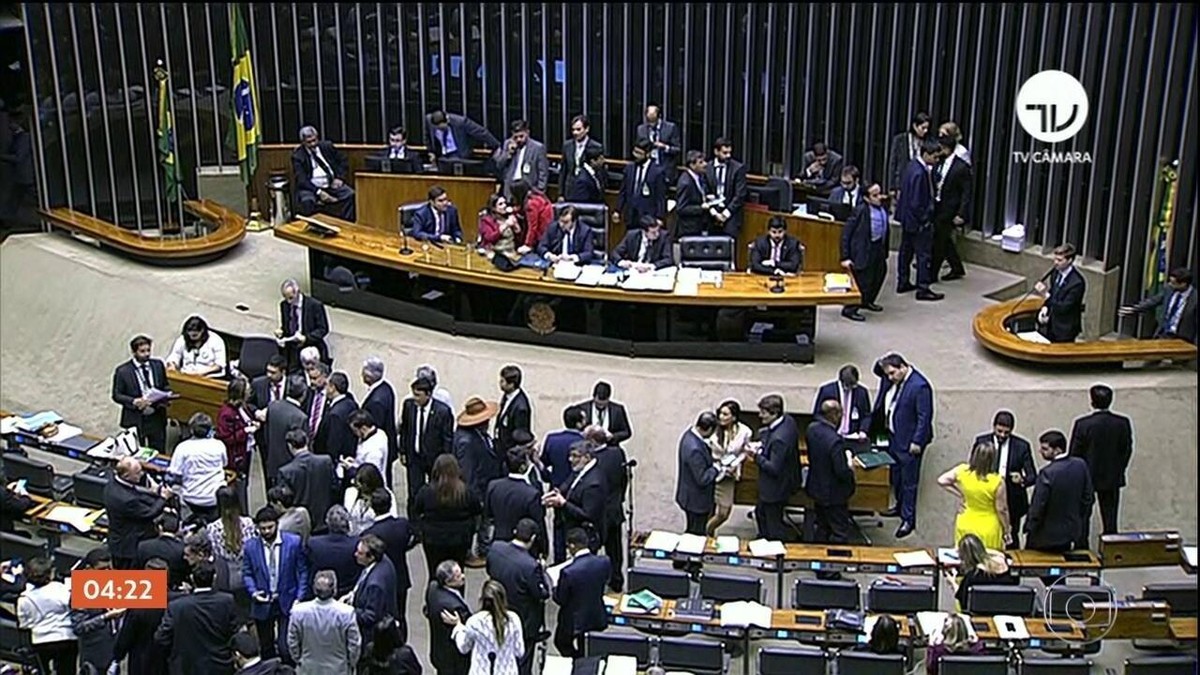 Câmara aprova em primeiro turno por 379 votos a 131 o texto base da