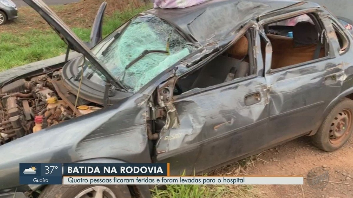 Colisão entre carro e picape deixa 4 feridos na Rodovia Abrão Assed em