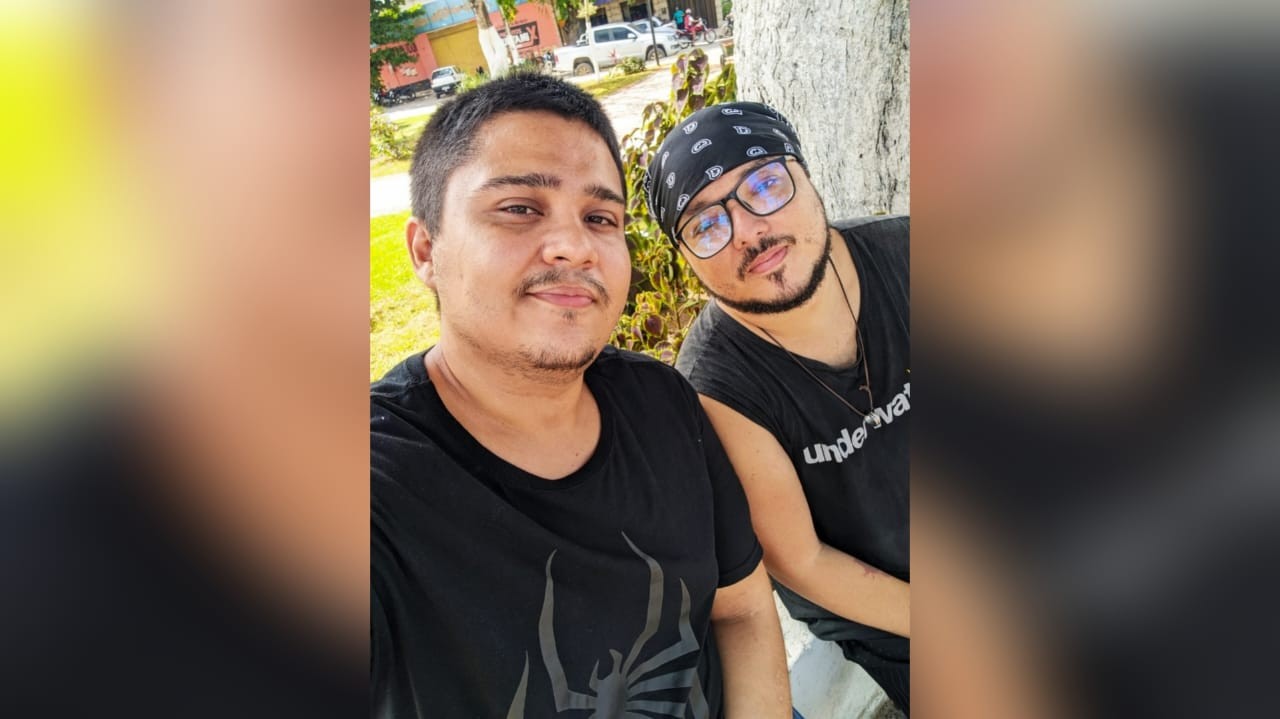 Casal gay comemora decisão do CNJ para que cartório faça casamento após