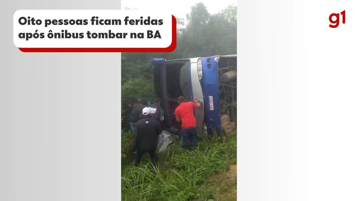 Oito pessoas ficam feridas após ônibus tombar em rodovia do sudoeste da