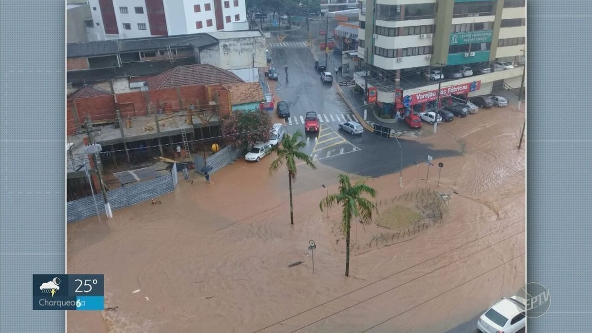 Chuva Forte Derruba Rvore E Alaga Ruas De Guas De Lindoia Campinas