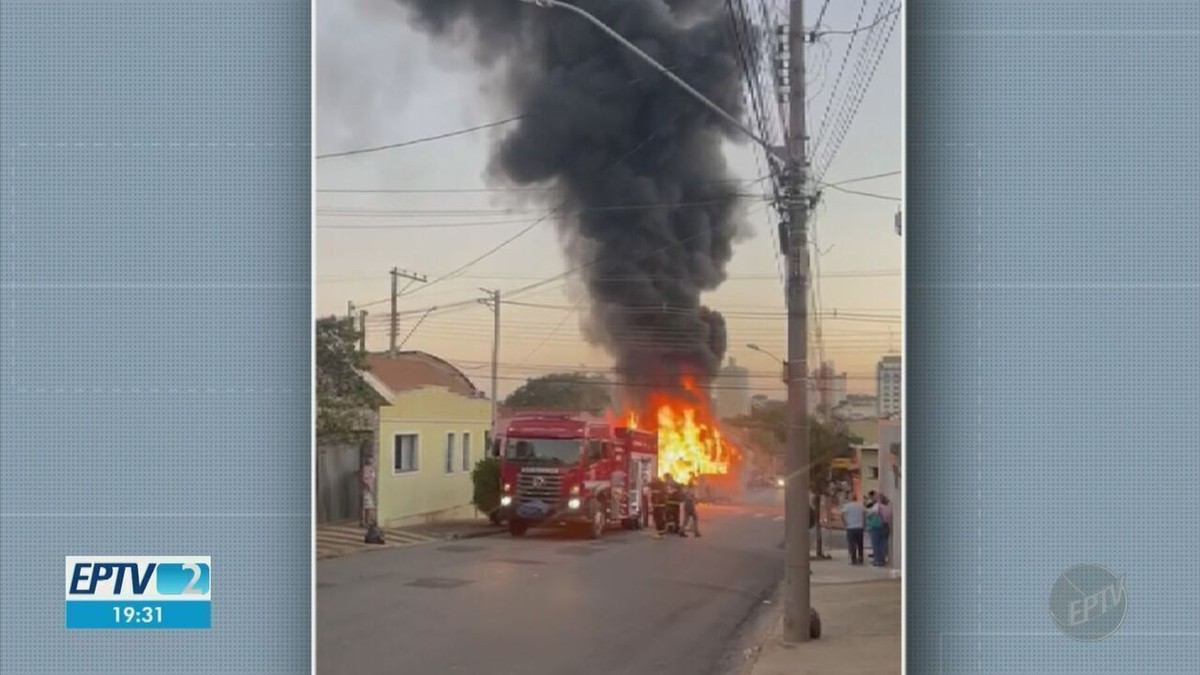 Ônibus intermunicipal 30 passageiros pega fogo em Limeira e causa