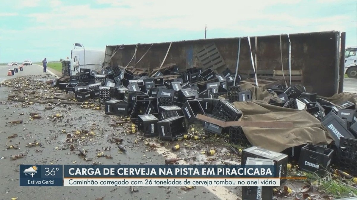 Caminh O Tomba E Carga De Cerveja Fica Espalhada No Anel Vi Rio De