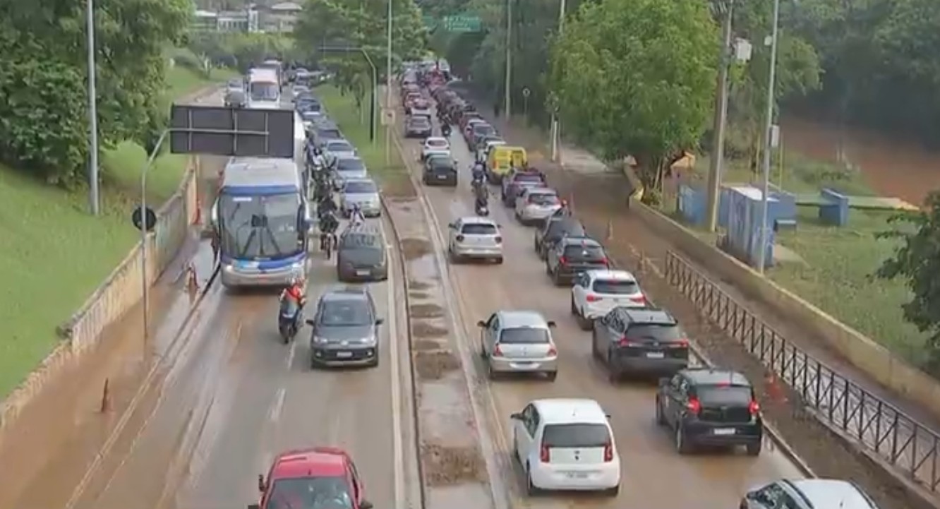 Casas Interditadas E Alagamentos Chuva Forte Causa Transtornos Em