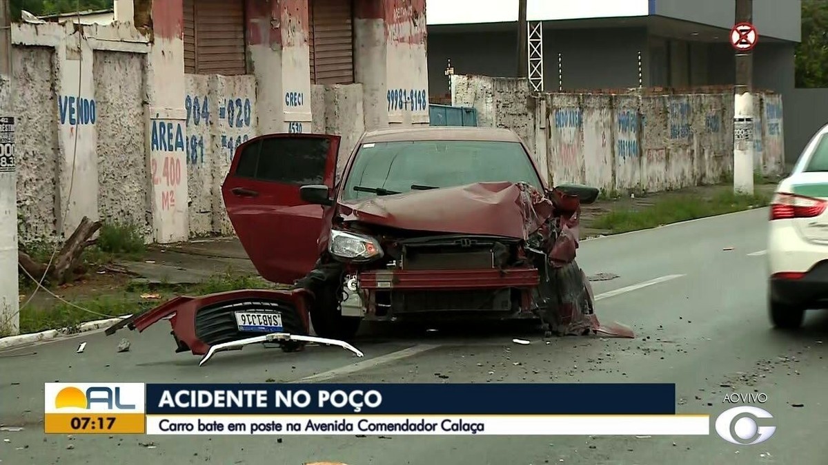 Motorista Perde Controle Da Dire O E Bate Carro Em Poste No Po O Em