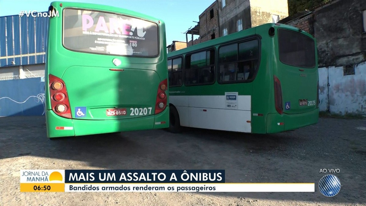 Dois ônibus são assaltados por dupla armada em Salvador suspeitos