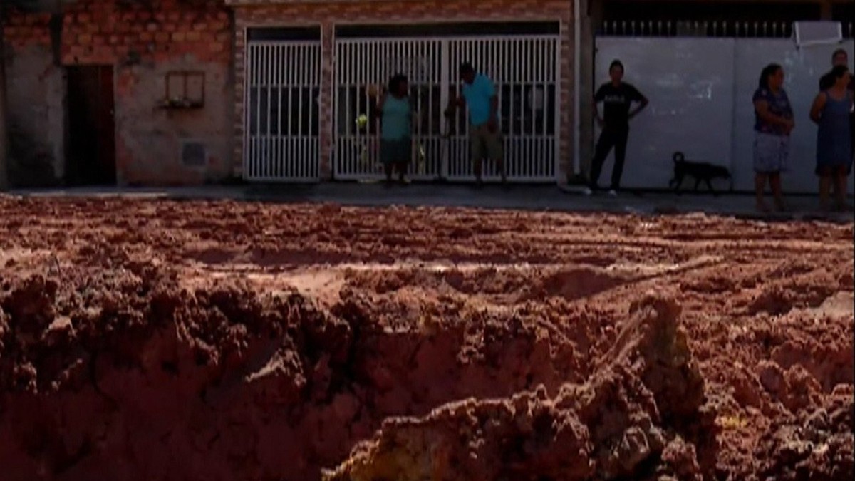 Moradores De Jundiapeba Reclamam De Obra Que Tem Deixado Rua Quase