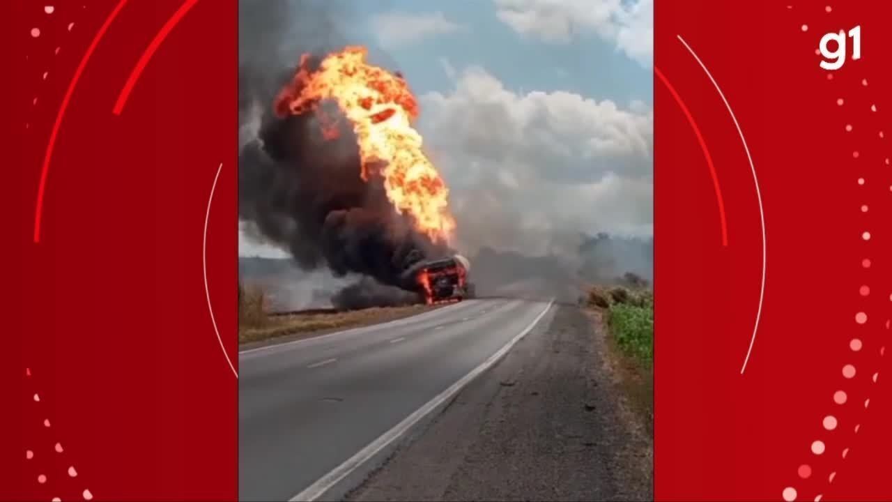 Veja o momento da explosão de caminhão tanque que deixou ao menos três