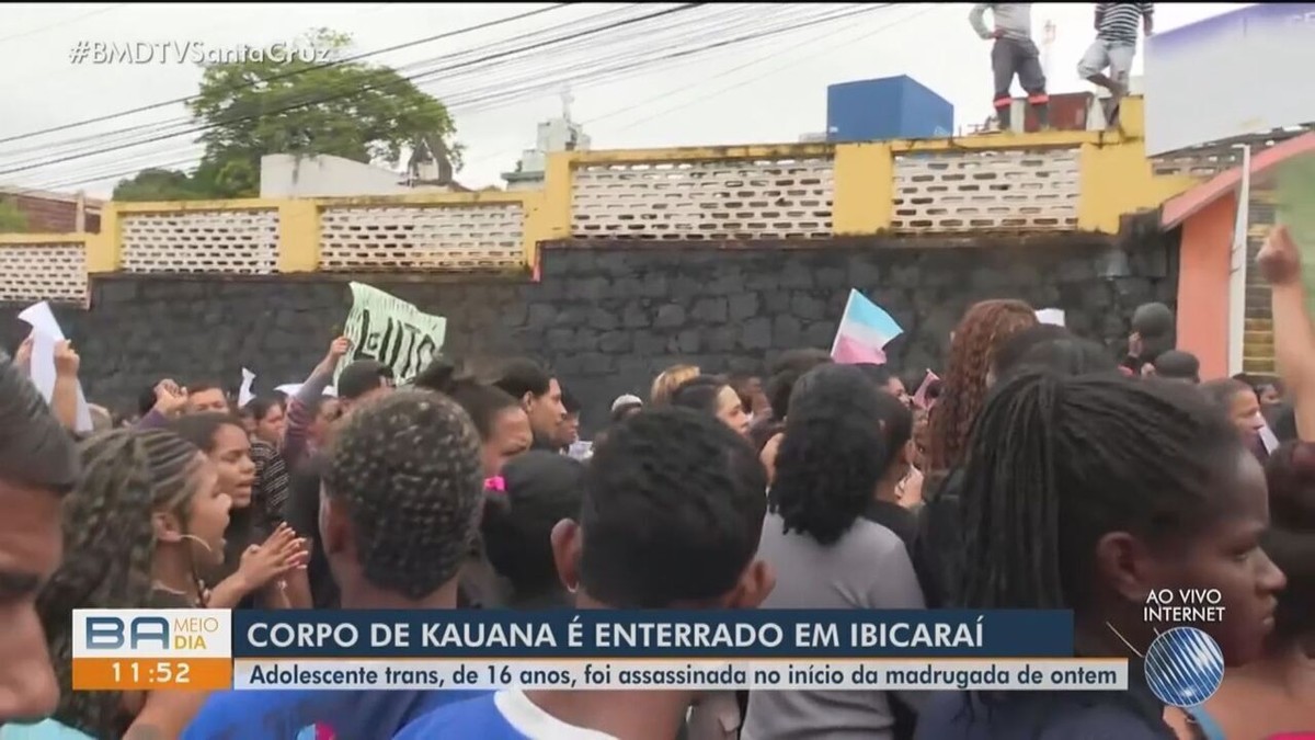 Amigos E Familiares De Adolescente Trans Morta A Facadas Protestam Em