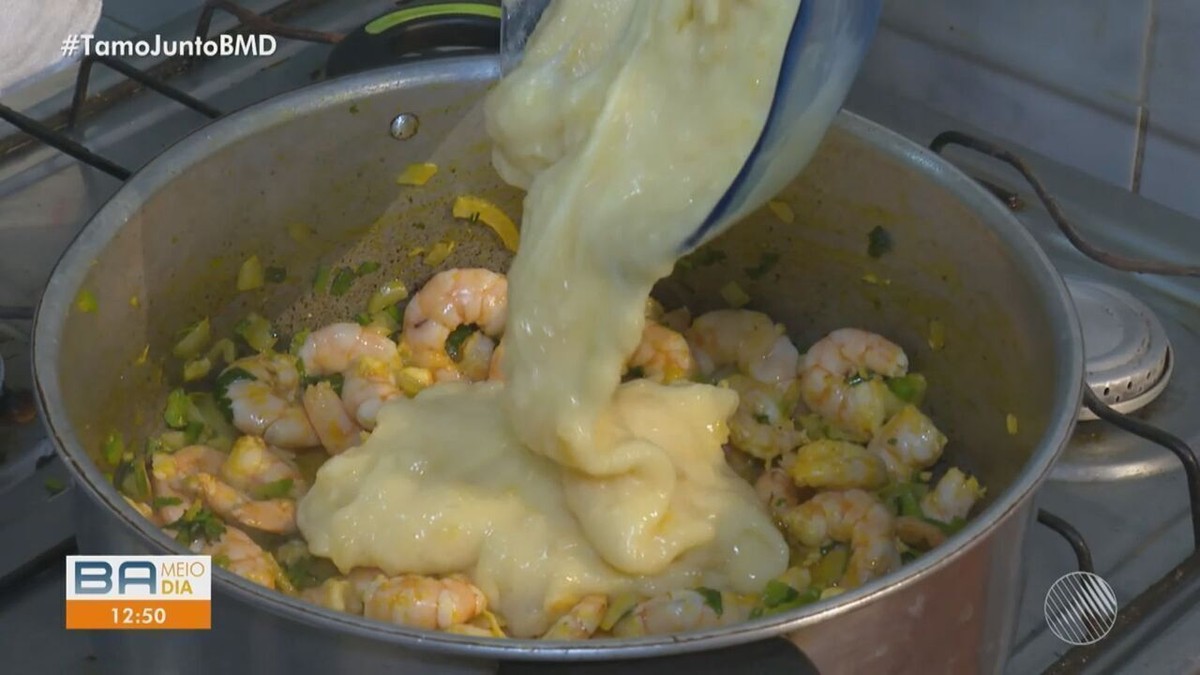 Panela de Bairro ensina receita de pastel recheio de bobó de