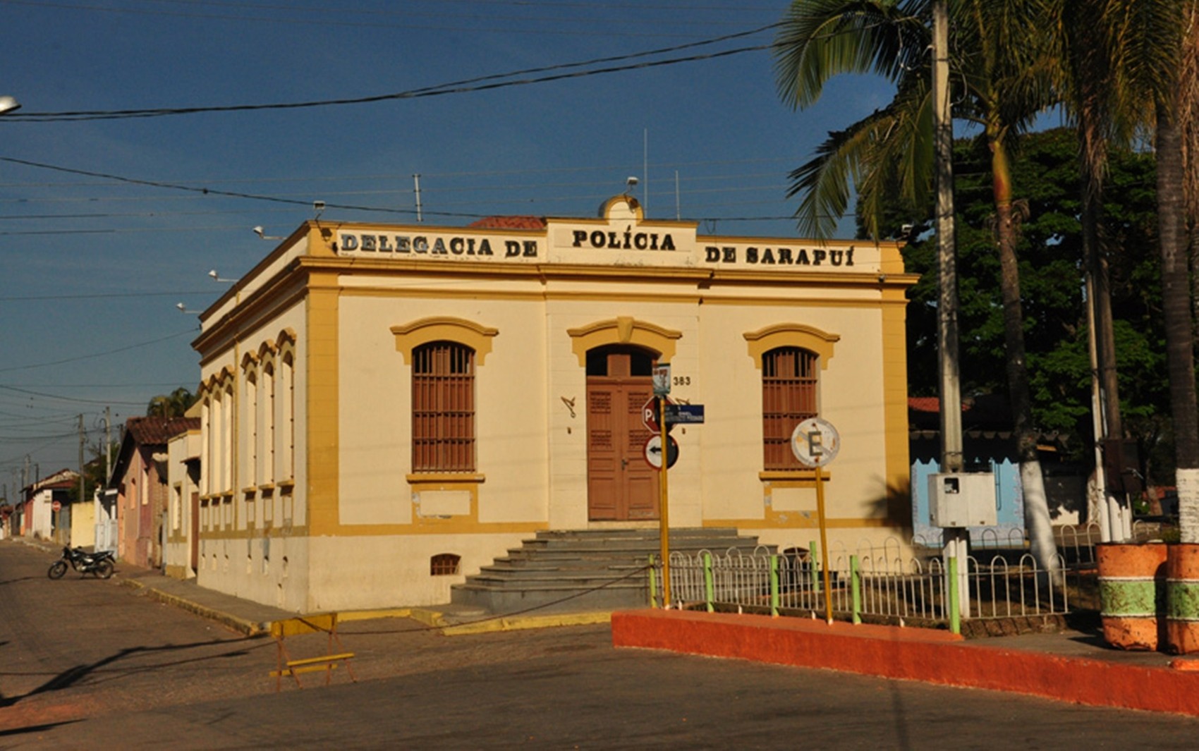 Dupla Armada Rouba Mais De Celulares De Loja No Centro De Sarapu