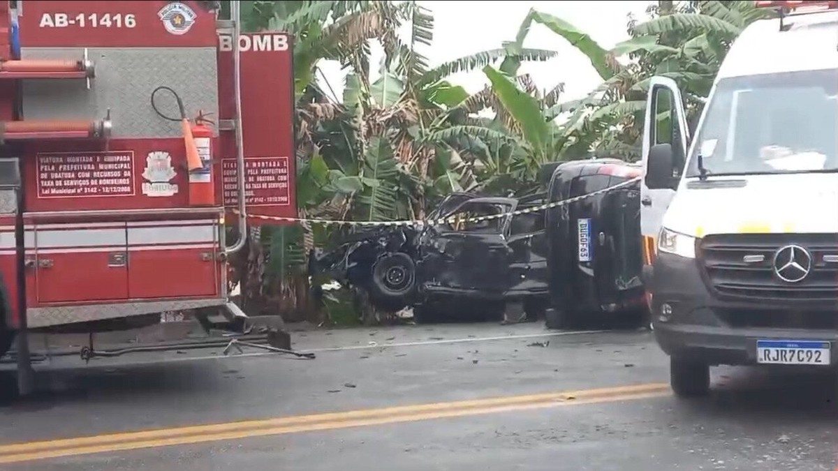 Beb E Pai Morrem Em Acidente Na Rio Santos Em Ubatuba Outras Tr S