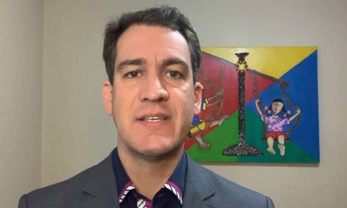 Professora Que Beijou Aluno Pode Responder Por Crime De Ass Dio