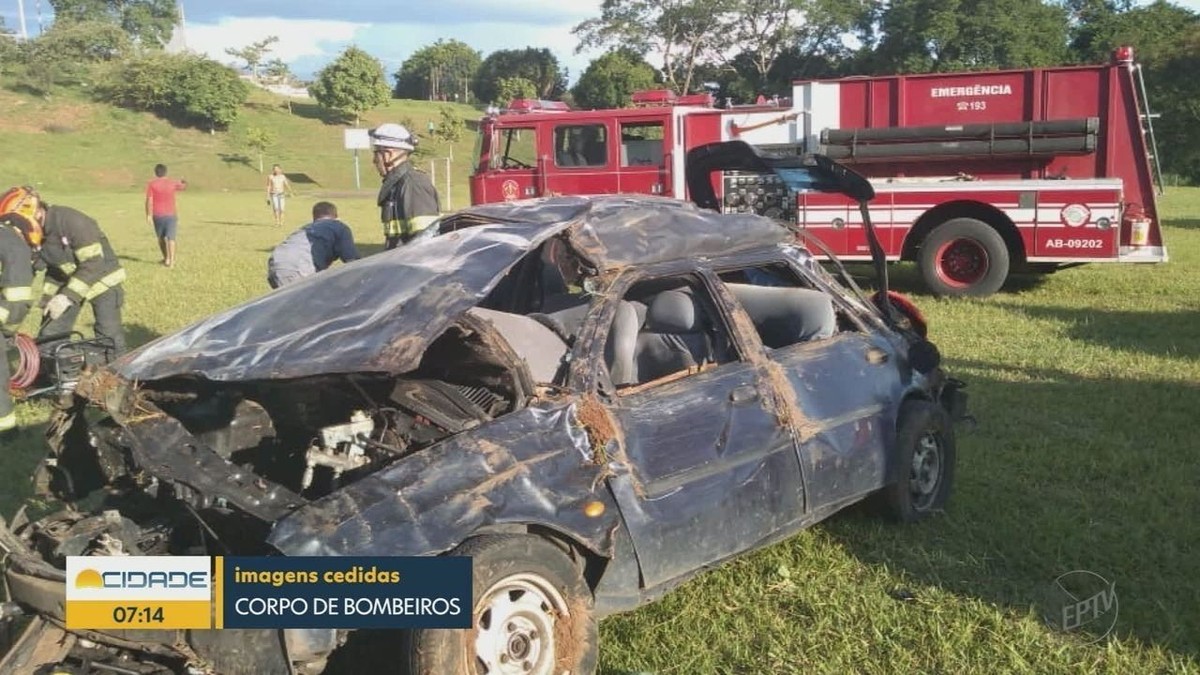 Idoso Morre Ap S Carro Despencar De Ribanceira M De Altura E