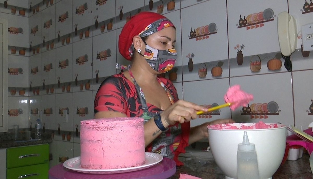 Empreendedoras Do AC Apostam Na Venda De Bolos Geladinhos E Cestas