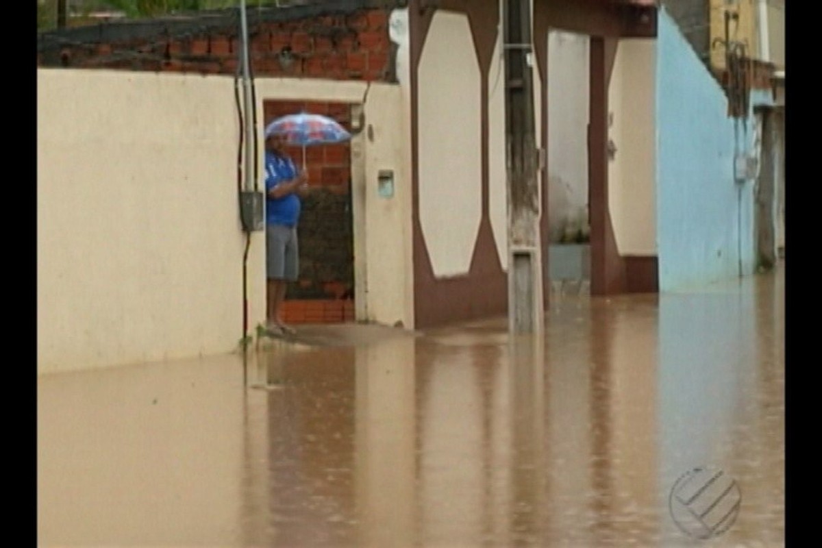 Chuva Forte E Alta Do Rio Deixa Moradores De Parauapebas Ilhados Par