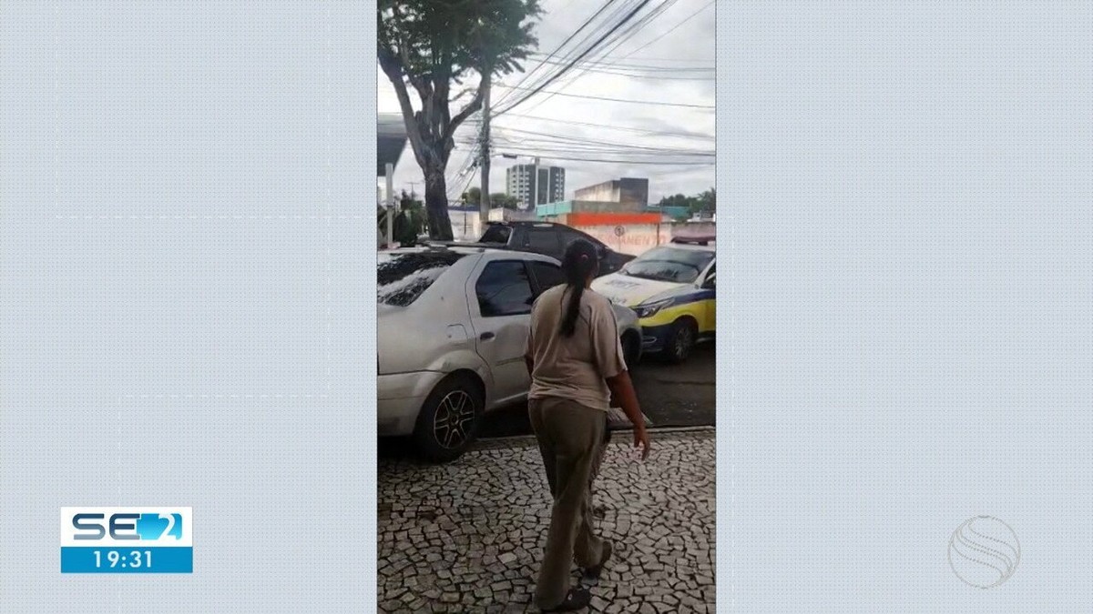 Homem Foge De Abordagem Da Smtt E Abandona Carro Mulher E Crian As