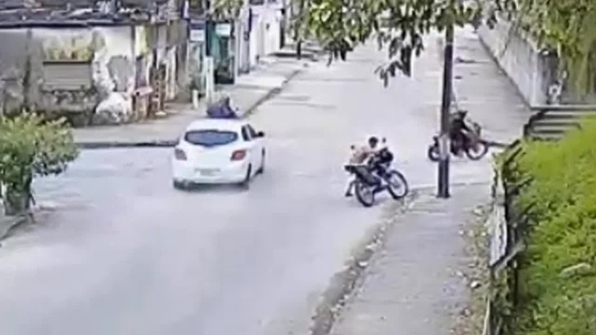 Criminosos Tentam Roubar Homem E S O Atropelados Por Motorista Que