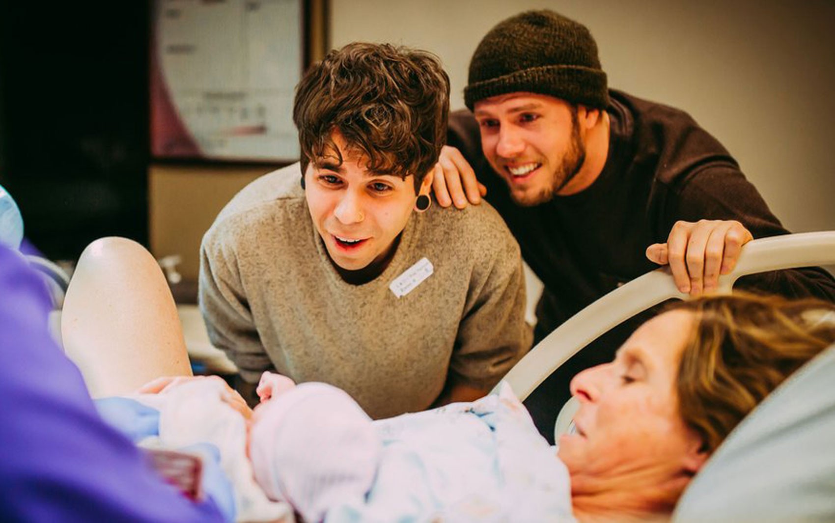 Barriga De Aluguel A Mulher De Anos Que Engravidou Para Que Filho Gay Pudesse Ser Pai