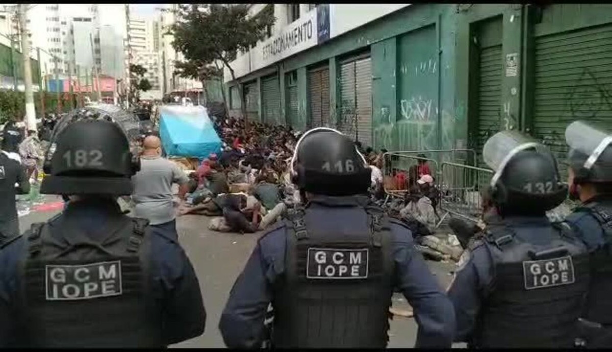 Polícia de SP cumpre mandados de prisão na Cracolândia neste domingo