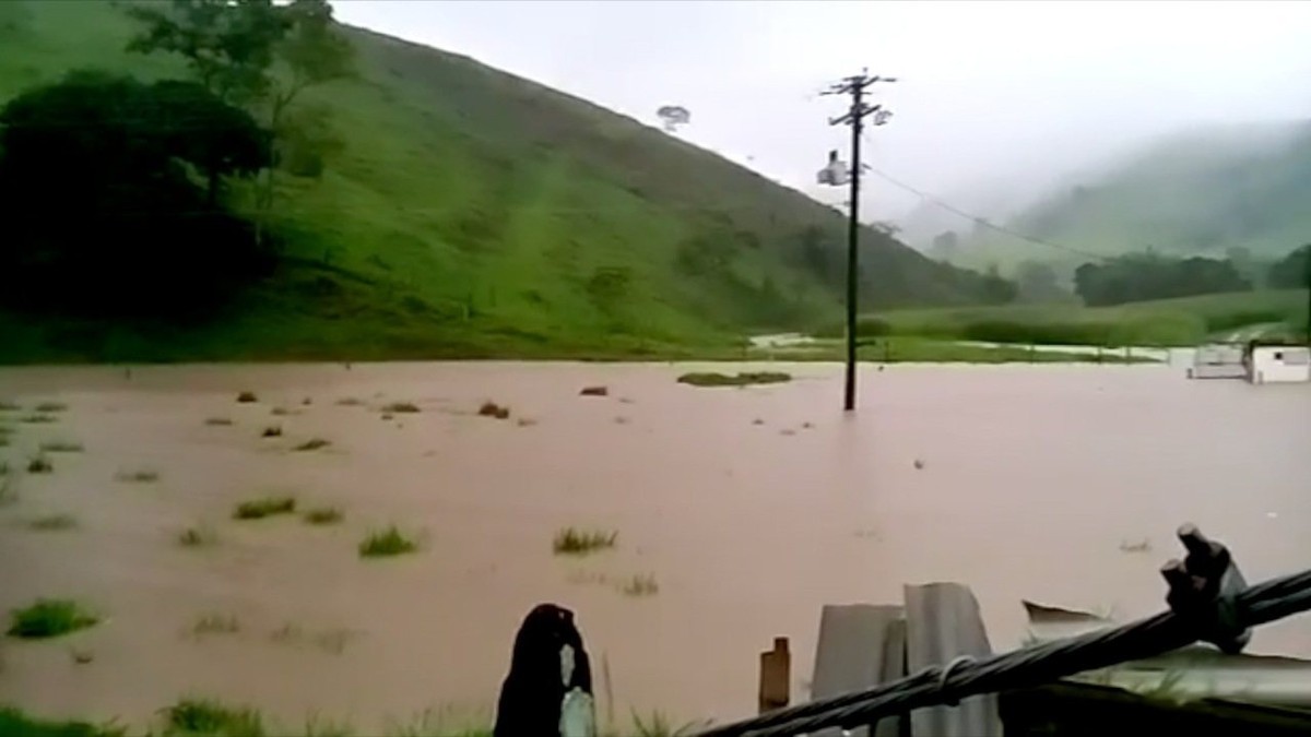 Chuva Inunda Terrenos E Deixa Moradores Ilhados Em Distrito Rural Do